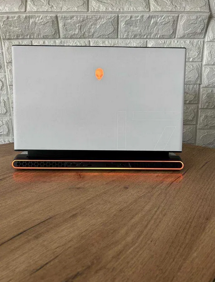 Ноутбук Dell Alienware m17 R2 17.3" 144Hz i9 9980HK 16Gb SSD 512Gb RTX 2080 Б/В - Фото 4 Ноутбук Dell Alienware m17 R2 17.3" 144Hz i9 9980HK 16Gb SSD 512Gb RTX 2080 Б/В - изображение 4