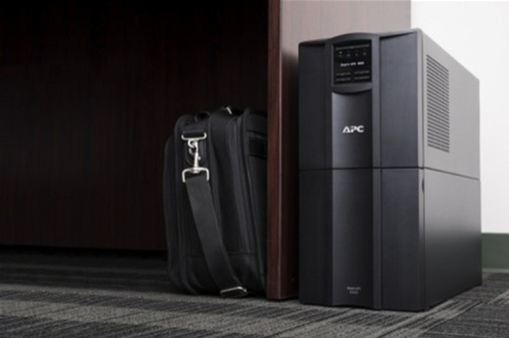 ДБЖ APC Smart-UPS 3000VA Tower LCD з SmartConnect (SMT3000IC) - зображення 3