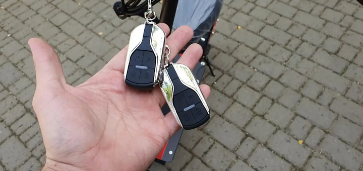 Акумуляторний електросамокат Kugoo 6000-Tesla для дітей та дорослих зі спідометром та сидінням, навантаження до 150 кг, із запасом ходу 70-80 км. - Фото 9 Акумуляторний електросамокат Kugoo 6000-Tesla для дітей та дорослих зі спідометром та сидінням, навантаження до 150 кг, із запасом ходу 70-80 км. - зображення 9