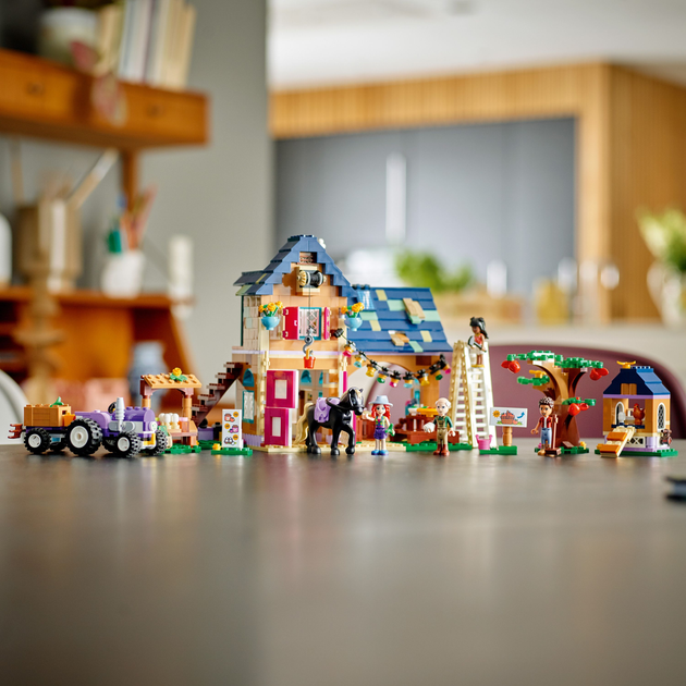 Zestaw klocków LEGO Friends Ekologiczna farma 826 elementów (41721) - obraz 4