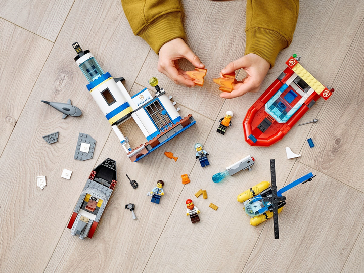 Zestaw klocków LEGO City Akcja nadmorskiej policji i strażaków 297 elementów (60308) - obraz 4