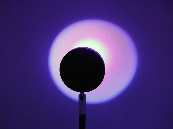 Лампа кольцевая светодиодная RGB диаметром 23 см с эффектом солнца и заката для селфи фото видео макияжа и стримов с пультом дистанционного управления USB-питанием разноцветными режимами мягким светом настольная черная для блогинга и создания контента - изображение 7