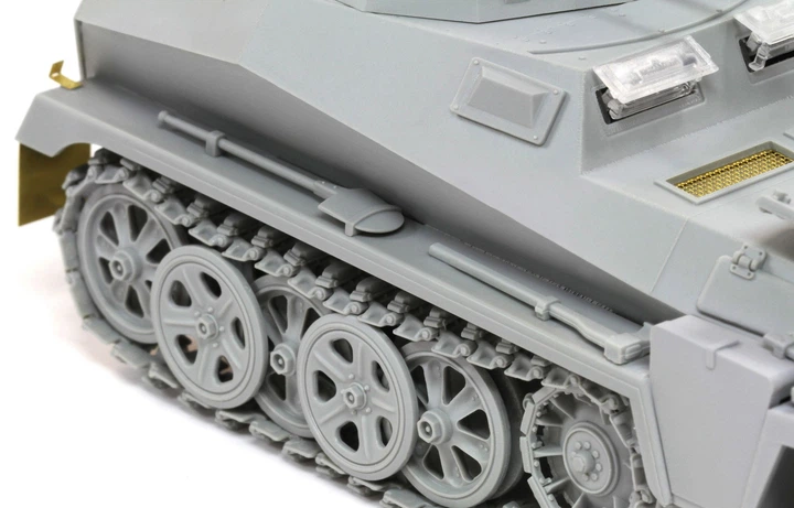 Сборная модель Sd.Kfz.250/9 Ausf.A le.S.P.W (2cm) Full Interior Dragon 6882 | 1:35 - изображение 4