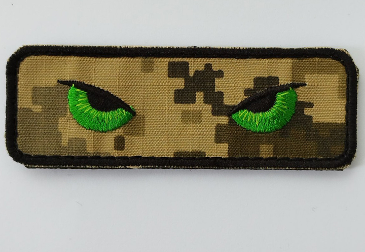 Шеврон, патч с вышивкой "Глаза" пиксель на липучке размер 3,5х10 см Зеленый - изображение 1