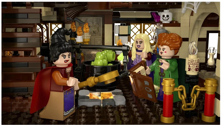 Zestaw klocków LEGO Ideas Disney Hokus Pokus: Chata sióstr Sanderson 2316 elementów (21341) - obraz 5