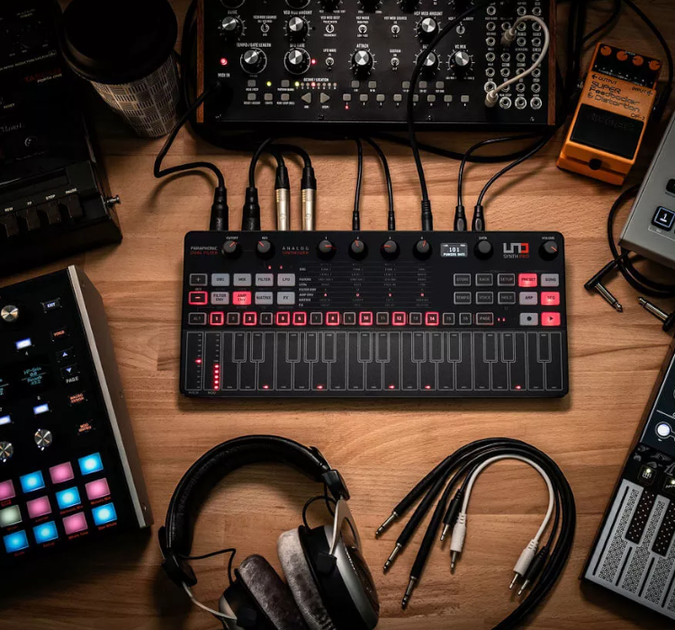 Синтезатор IK Multimedia UNO Synth Pro Desktop Black Edition - зображення 5