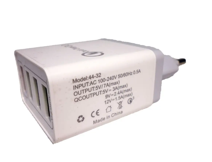 Сетевое зарядное устройство UKC 220В 7.0А QC3.0 USBx4 White - изображение 3