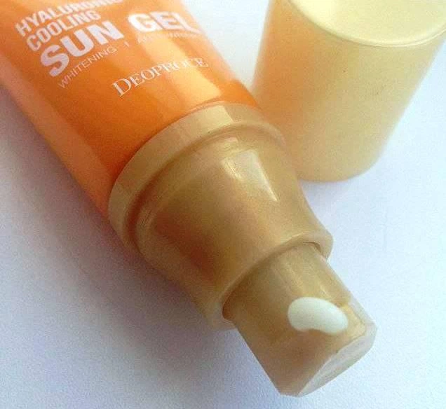 Солнцезащитный гель с гиалуроновой кислотой Deoproce Hyaluronic Cooling Sun Gel SPF50+/PA++ 50 мл - Фото 4 Солнцезащитный гель с гиалуроновой кислотой Deoproce Hyaluronic Cooling Sun Gel SPF50+/PA++ 50 мл - изображение 4