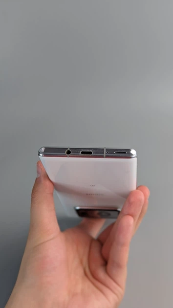 Мобільний телефон Sharp Aquos R6 12GB/128GB White (A101SH)(00025908) Б/В - изображение 7