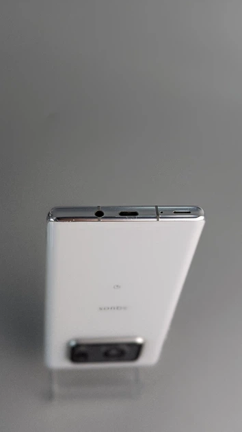 Мобільний телефон Sharp Aquos R6 12GB/128GB White (A101SH)(00025910) Б/В - изображение 7