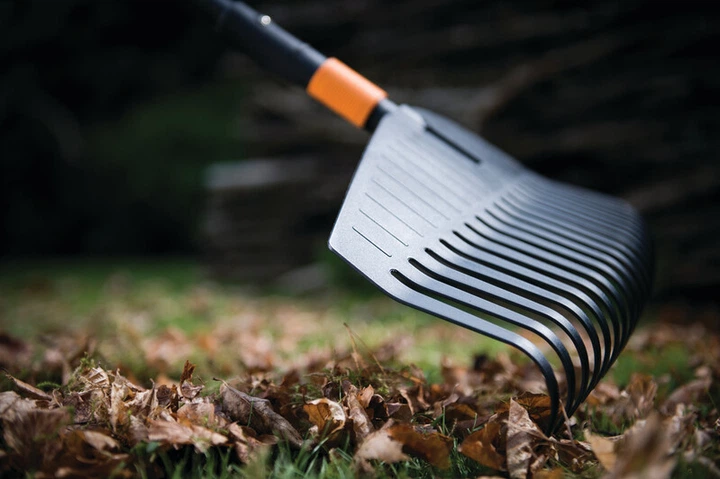 Грабли для уборки листьев Fiskars QuikFit (1000642/135013) - изображение 4