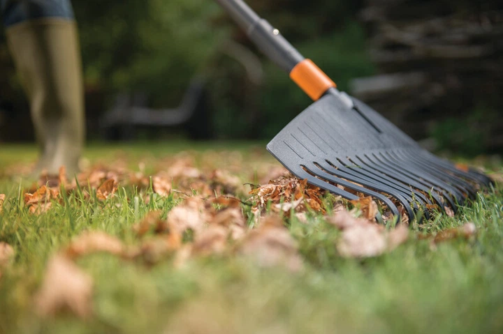Грабли для уборки листьев Fiskars QuikFit (1000642/135013) - изображение 5