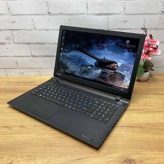 Ноутбук Toshiba Satellite C55 / 15.6" (1366x768) TN / Intel Pentium N3700 (4 ядра по 1.6 - 2.4 GHz) / 8 GB DDR3 / 128 GB SSD / Intel HD Graphics / WebCam б/в - Фото 4 Ноутбук Toshiba Satellite C55 / 15.6" (1366x768) TN / Intel Pentium N3700 (4 ядра по 1.6 - 2.4 GHz) / 8 GB DDR3 / 128 GB SSD / Intel HD Graphics / WebCam б/в - зображення 4