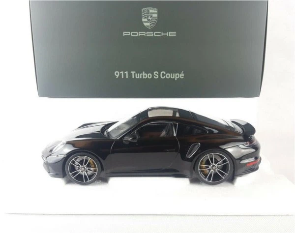 Модель автомобіля Porsche 911 (992) Turbo S Coupe 2020 Black
