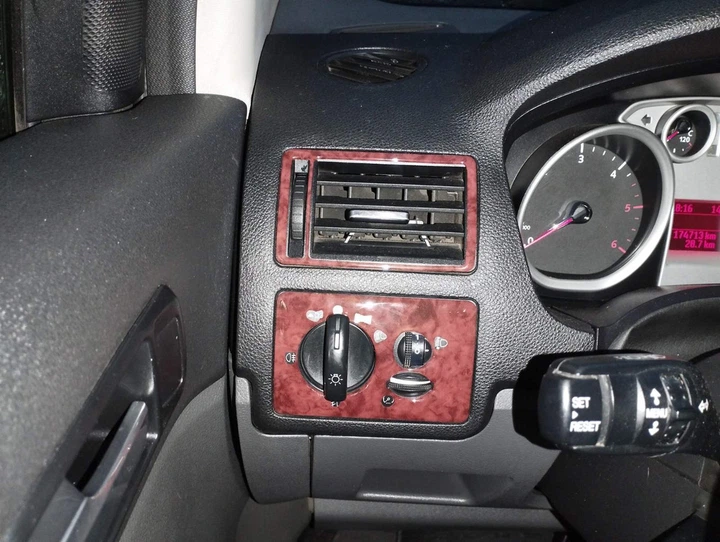Накладки на панель Дерево для Ford C-Max 2004-2010 рр - Фото 4 Накладки на панель Дерево для Ford C-Max 2004-2010 рр - зображення 4