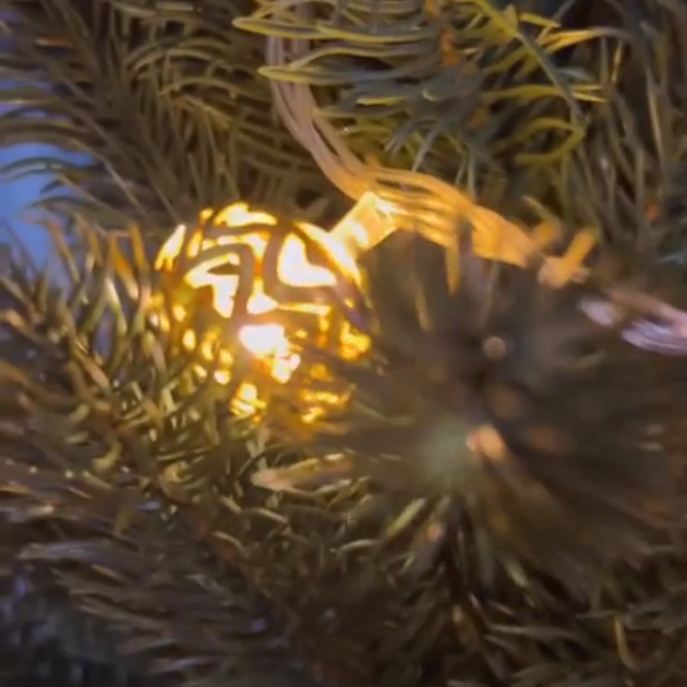 Світлодіодна гірлянда на ялинку "Золоті кульки" 20 LED, 5м + перехідник, 220V, IP44, Теплий білий - Фото 6 Світлодіодна гірлянда на ялинку "Золоті кульки" 20 LED, 5м + перехідник, 220V, IP44, Теплий білий - зображення 6