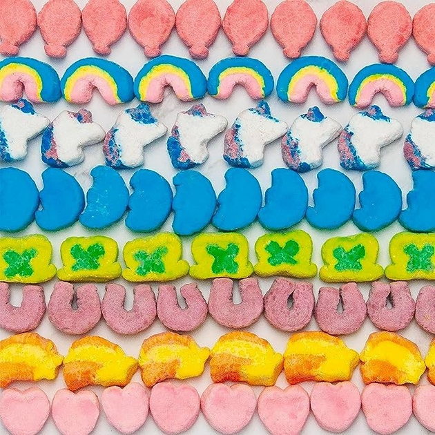 Сухой завтрак Lucky Charms Mega Size с кусочками цветного маршмеллоу ...