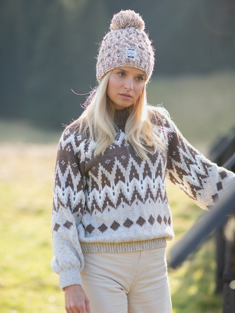 Sweter z golfem damski świąteczny Fobya F1367 36/38 Brązowy (5903707132478) - obraz 1