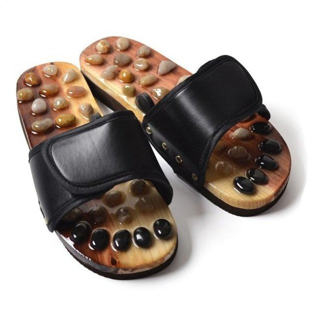 Тапочки массажные ортопедические с камнями Penghang massage shoes черные размер 44-45 - изображение 1