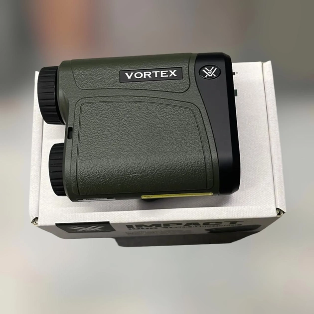 Далекомір лазерний Vortex Impact 1000, 6x20, дальність 4.6 - 914 м, режим LOS для стрільби з гвинтівки, кутова компенсація (242751) - зображення 1