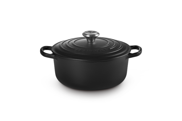 Каструля Le Creuset Signature 2,4 л Satin Black (21177200000430) - Фото 1 Каструля Le Creuset Signature 2,4 л Satin Black (21177200000430) - изображение 1