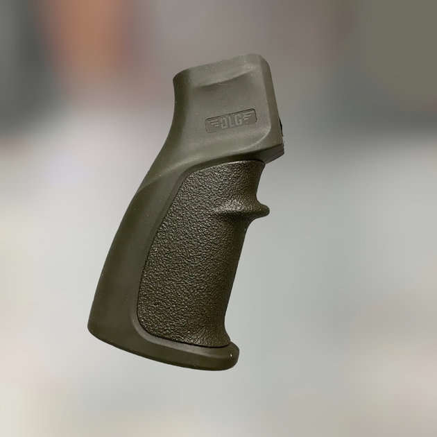 Рукоятка пистолетная прорезиненная для AR15 DLG TACTICAL (DLG-106), цвет Койот, с отсеком для батареек - изображение 1