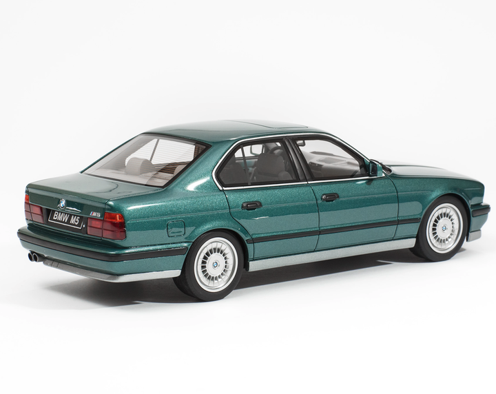 Модель автомобіля BMW M5 (E34) Cecotto Edition Green Metallic by