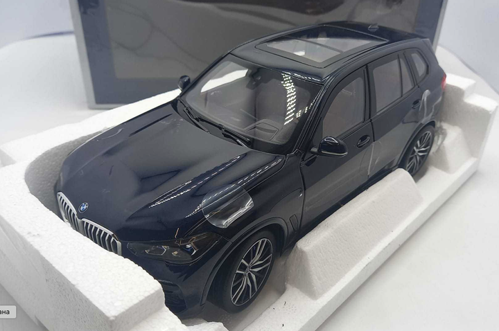 Модель автомобіля BMW X5 (G05) xDrive 40i Dark Blue by Norev