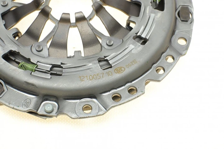 Комплект сцепления LuK 621 3108 09 Opel CORSA 55567784, 666075