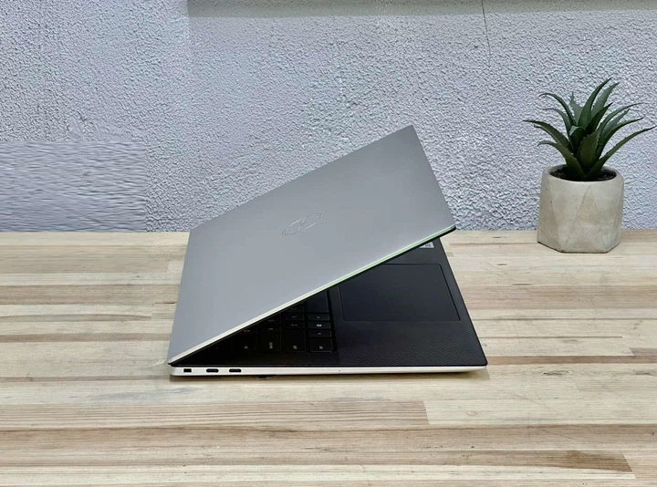 Ноутбук Dell XPS 15 9500 / 15.6