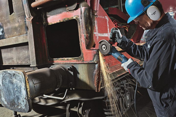 Кутова шліфувальна машина Bosch Professional GWS 19-125 CIE (060179P002) - зображення 4