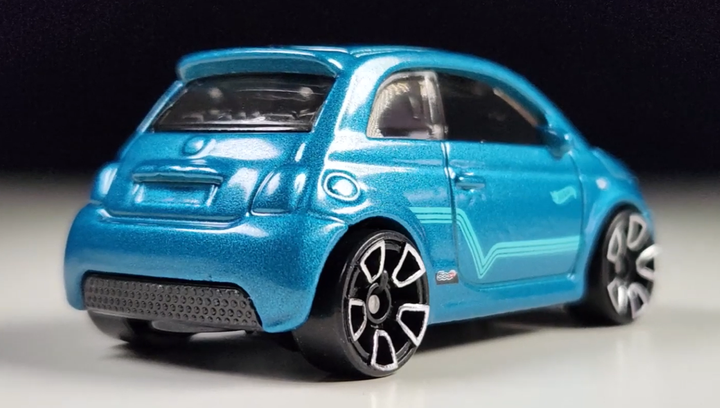 Машинка Хот Вилс 1:64 Fiat 500e коллекция HW Green Speed Hot