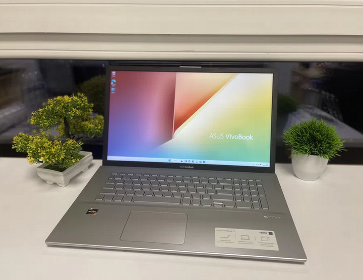 Ноутбук Asus VivoBook 17.3" FHD 8/256 Ryzen 3 2 GB Video Б/В - изображение 2
