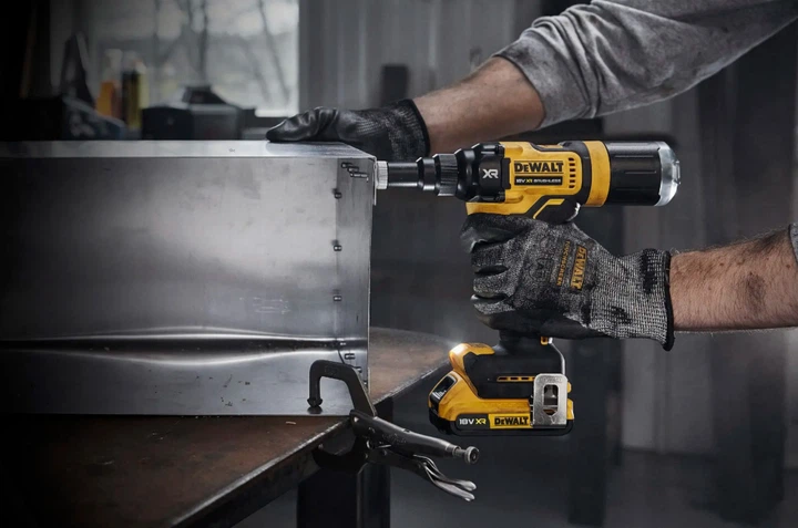 Заклепочник аккумуляторный бесщеточный DeWalt DCF403NT - Фото 7 Заклепочник аккумуляторный бесщеточный DeWalt DCF403NT - изображение 7