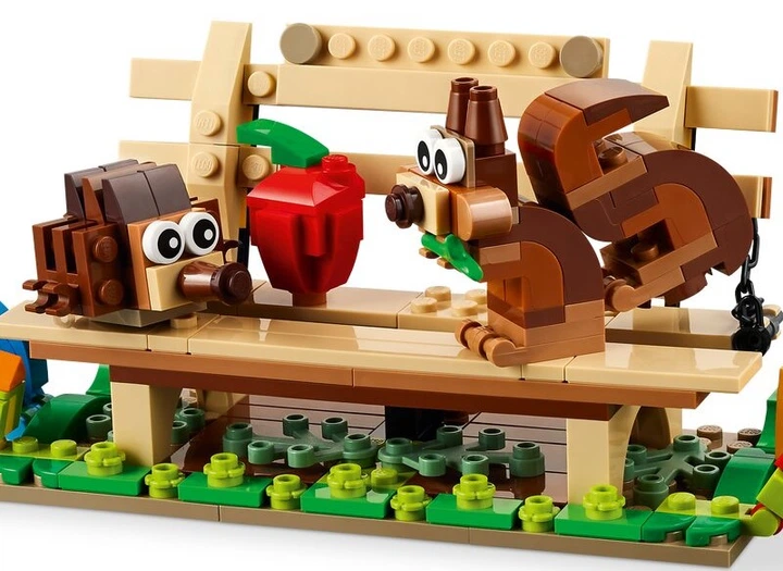 Zestaw klocków LEGO Creator 3 w 1 Budka dla ptaków 476 elementów (31143) - obraz 6