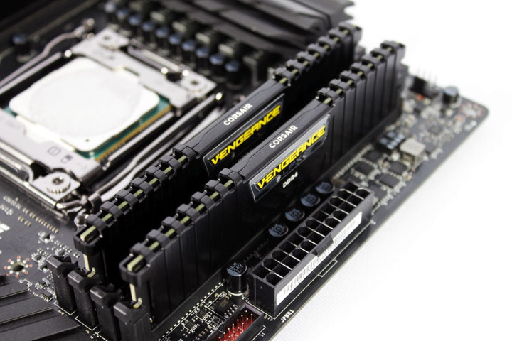 Оперативна память Corsair DDR4-3600 16384MB PC4-28800 (Kit of 2x8192) Vengeance LPX Black (CMK16GX4M2Z3600C18) - зображення 4