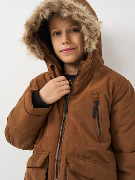 Детская зимняя куртка-парка для мальчика Coccodrillo Outerwear Boy Kids ZC3152105OBK-018 92 см Коричневая (5904986239759) - Фото 4 Детская зимняя куртка-парка для мальчика Coccodrillo Outerwear Boy Kids ZC3152105OBK-018 92 см Коричневая (5904986239759) - изображение 4