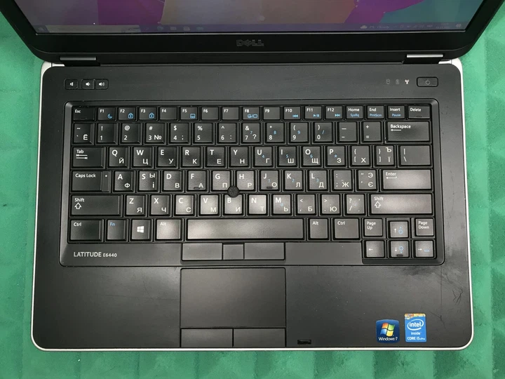 Ноутбук Б-клас Dell Latitude E6440 / 14" TN / Core i5-4300M (2(4) ядра по 2.6-3.3GHz) / 8GB DDR3 / 128GB SSD / HD Graphics 4600 / WebCam /Win 10 б/в - Фото 4 Ноутбук Б-клас Dell Latitude E6440 / 14" TN / Core i5-4300M (2(4) ядра по 2.6-3.3GHz) / 8GB DDR3 / 128GB SSD / HD Graphics 4600 / WebCam /Win 10 б/в - зображення 4
