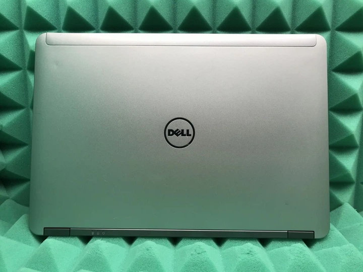 Ноутбук Б-клас Dell Latitude E6440 / 14" TN / Core i5-4300M (2(4) ядра по 2.6-3.3GHz) / 8GB DDR3 / 128GB SSD / HD Graphics 4600 / WebCam /Win 10 б/в - Фото 5 Ноутбук Б-клас Dell Latitude E6440 / 14" TN / Core i5-4300M (2(4) ядра по 2.6-3.3GHz) / 8GB DDR3 / 128GB SSD / HD Graphics 4600 / WebCam /Win 10 б/в - зображення 5
