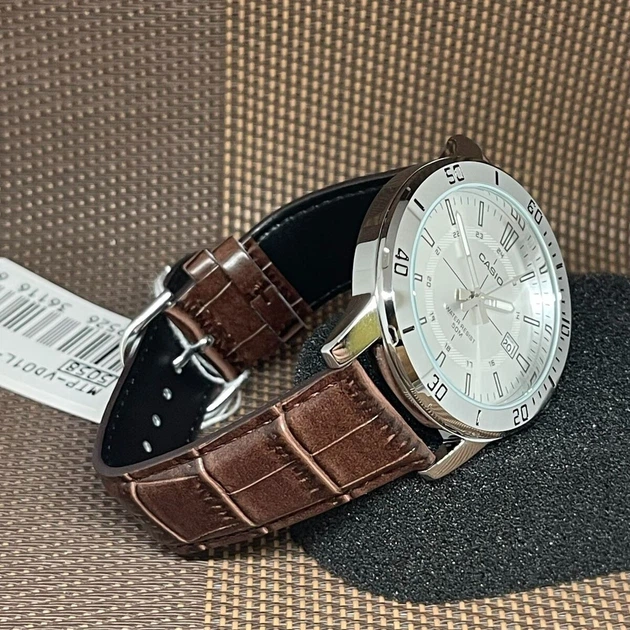 Наручний годинник CASIO MTP-VD01L-7C Сріблястий/Коричневий Шкіряний ремінець - зображення 4