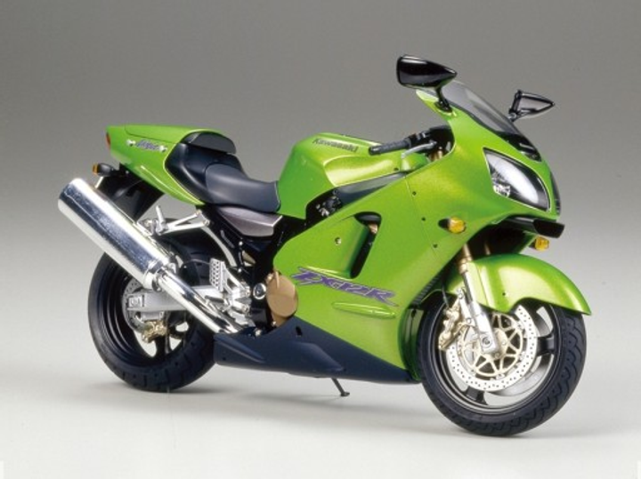 Model do sklejania Tamiya Kawasaki Ninja 1:12 (4950344992638) - obraz 1