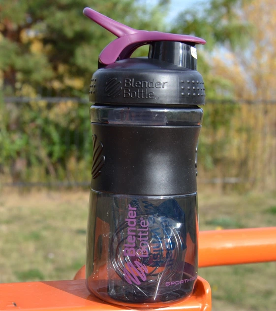 Спортивный шейкер (бутылка) BlenderBottle SportMixer Flip 20oz/590ml Black/Plum (A-011888) - изображение 3