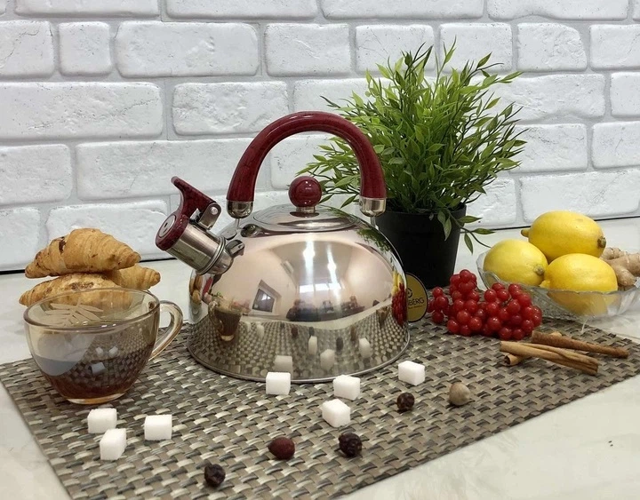 Чайник із свистком Edenberg EB-3552-Burgundy 2.5 л бордовий - Фото 1 Чайник із свистком Edenberg EB-3552-Burgundy 2.5 л бордовий - зображення 1