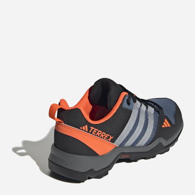 Buty sportowe chłopięce adidas Terrex AX2R K IF5702 38.5 (5.5UK) Czarne z niebieskim i pomarańczowym (4066761665458) - obraz 12