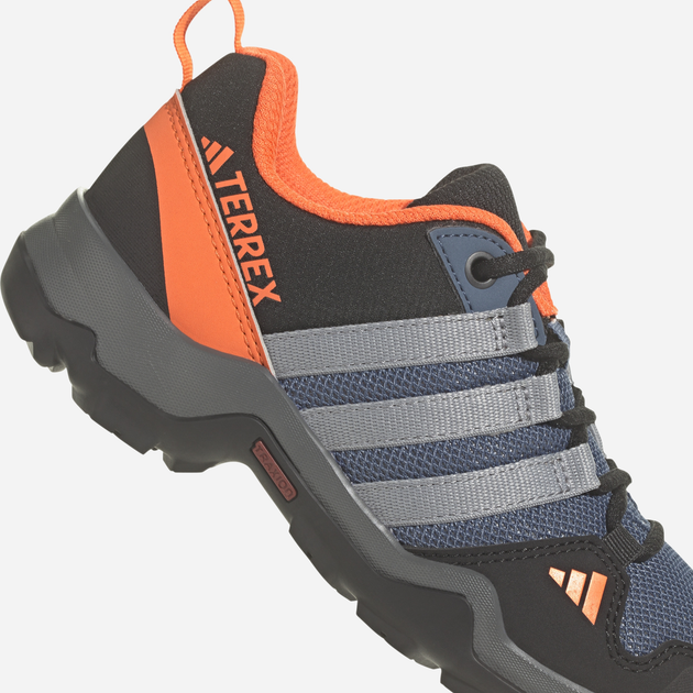 Buty sportowe chłopięce adidas Terrex AX2R K IF5702 38.5 (5.5UK) Czarne z niebieskim i pomarańczowym (4066761665458) - obraz 16