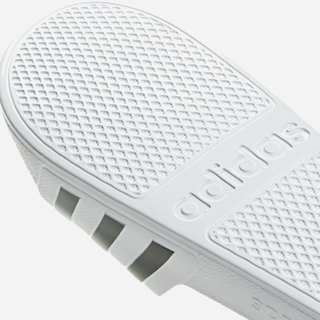 Klapki damskie basenowe adidas Adilette Aqua F35539 37 Białe z czarnym (4060509397663) - obraz 16