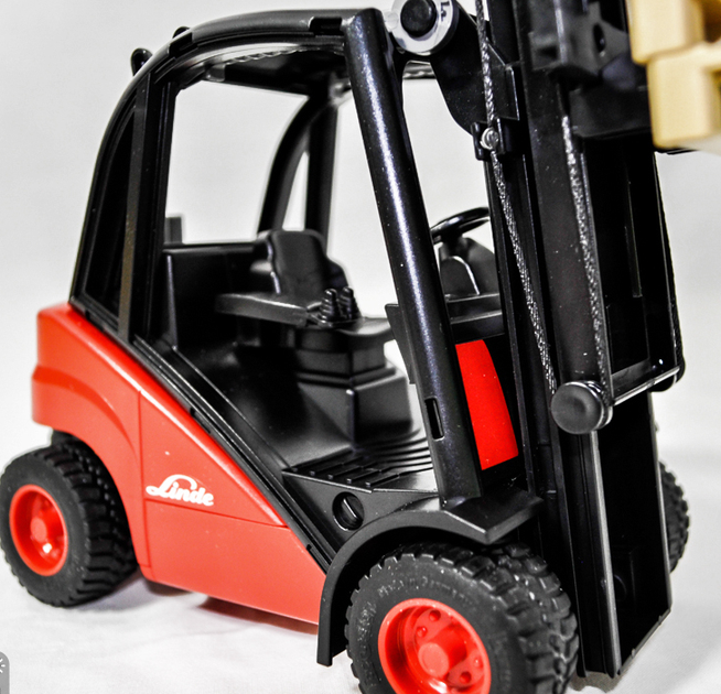 Погрузчик Bruder Linde H 30 D с крюком и 2-мя подонами 02511 - изображение 5