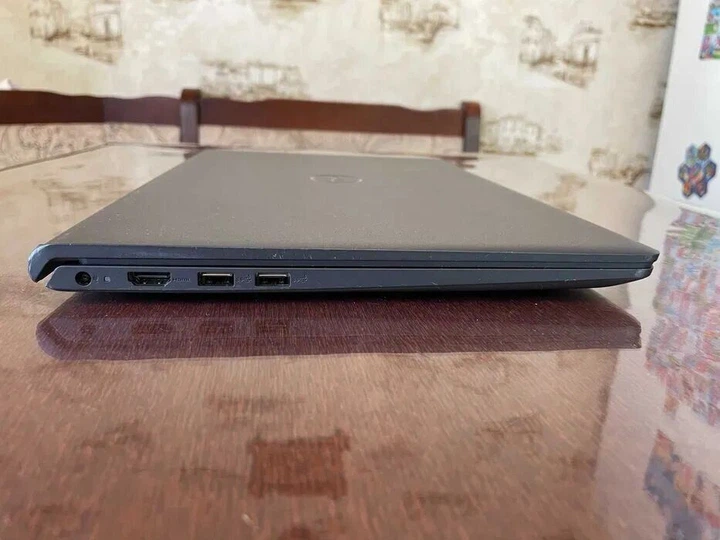Ультрабук Dell Inspiron 15 3511 / 15.6" (1920x1080) IPS / Intel Core i5-1135G7 (4 (8) ядра по 2.4 - 4.2 GHz) / 8 GB DDR4 / 256 GB SSD / Intel Iris Xe Graphics / WebCam б/в - Фото 4 Ультрабук Dell Inspiron 15 3511 / 15.6" (1920x1080) IPS / Intel Core i5-1135G7 (4 (8) ядра по 2.4 - 4.2 GHz) / 8 GB DDR4 / 256 GB SSD / Intel Iris Xe Graphics / WebCam б/в - зображення 4