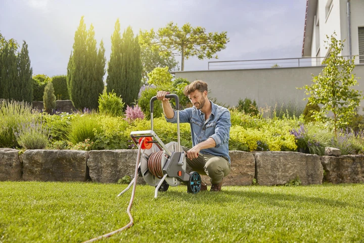 Wózek na wąż Gardena AquaRoll M EasyMetal Set (18547-20.000.00) (4078500045070) - Zdjęcie 4 Wózek na wąż Gardena AquaRoll M EasyMetal Set (18547-20.000.00) (4078500045070) - obraz 4