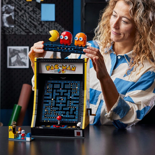 Zestaw klocków LEGO Icons Arcade PAC-MAN 2651 element (10323) - obraz 4